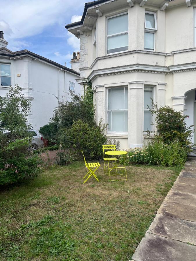 Elegant Bloomsbury Apartment In Tunbridge Wells Bagian luar foto